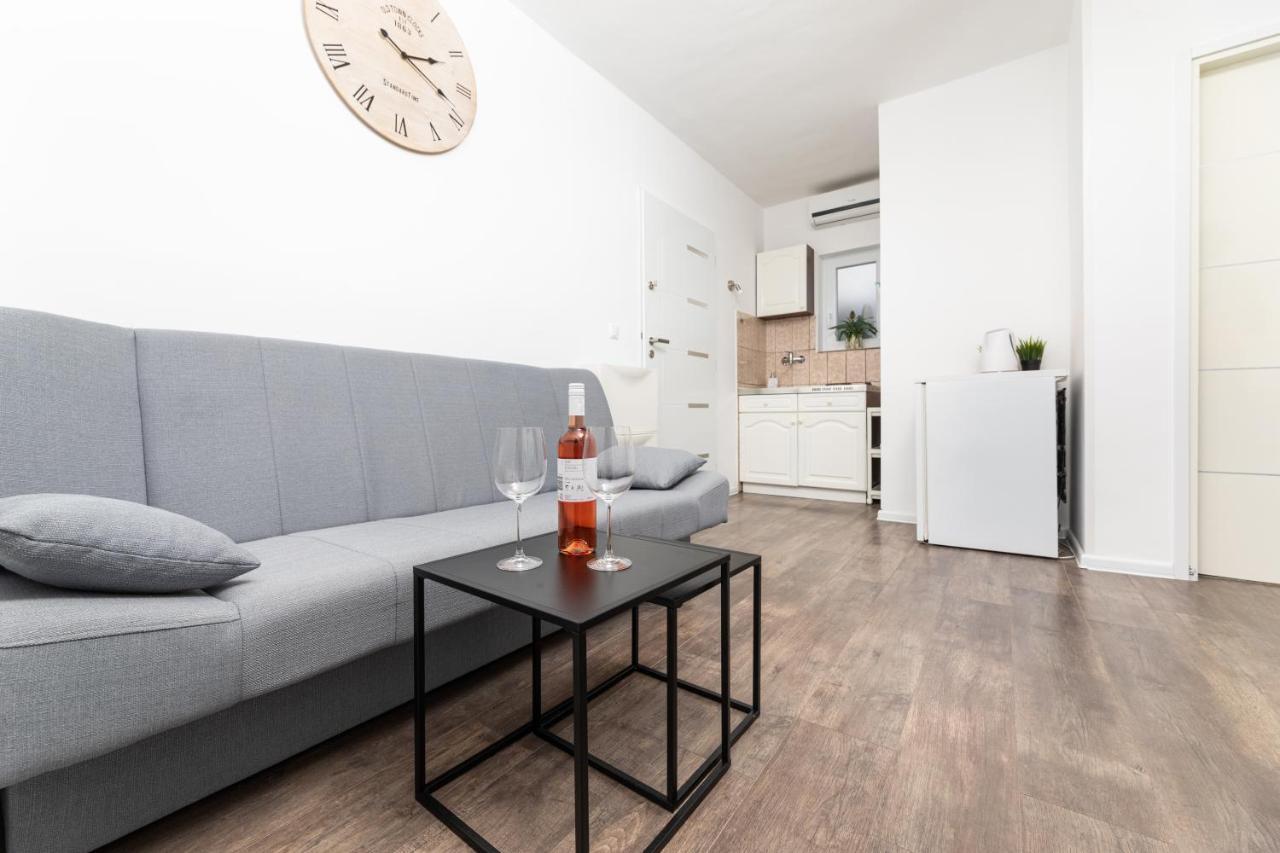 Apartments Aisa* Countryside Holiday Just 500M From The Beach! 크르크 외부 사진