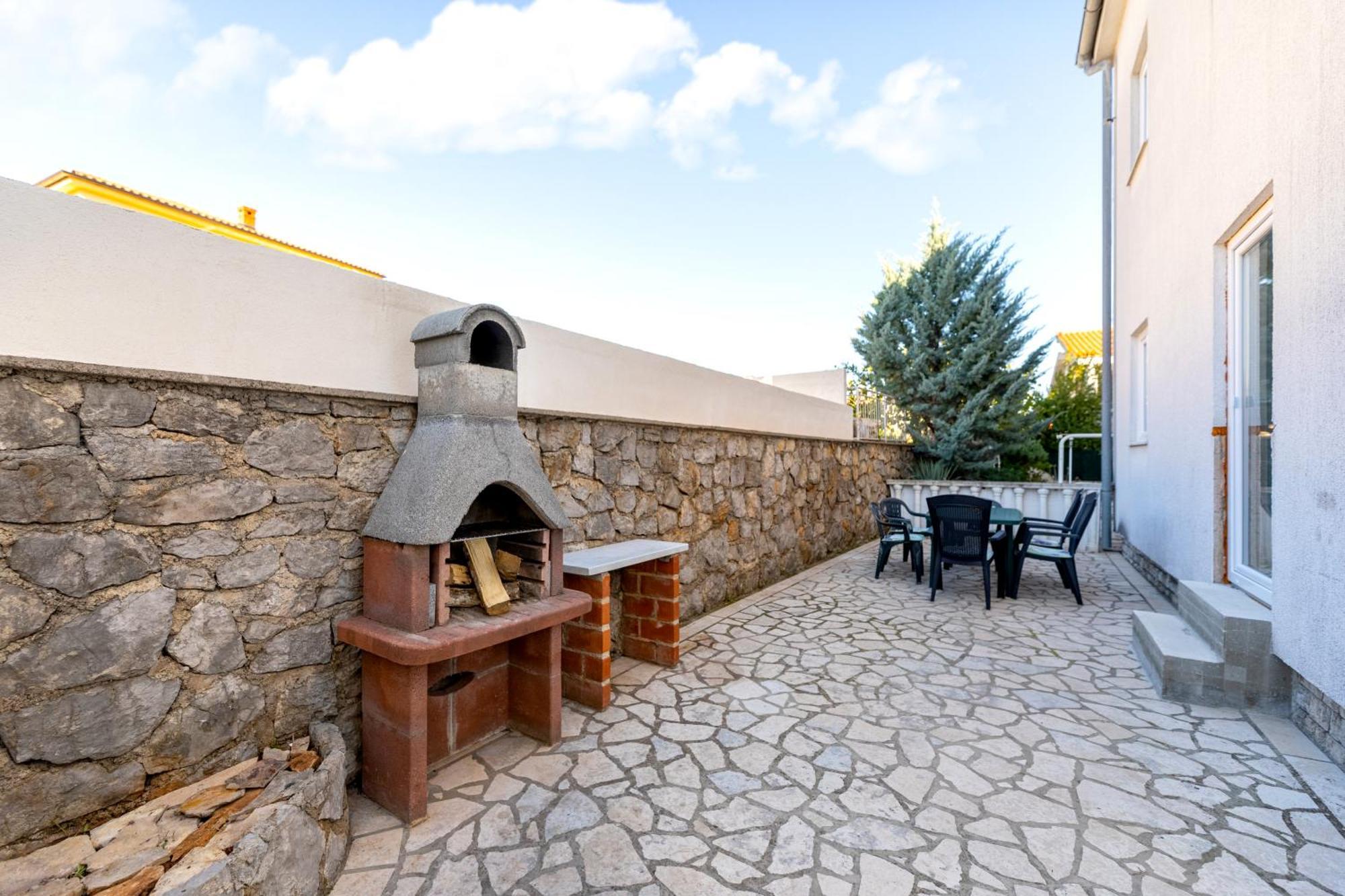 Apartments Aisa* Countryside Holiday Just 500M From The Beach! 크르크 외부 사진